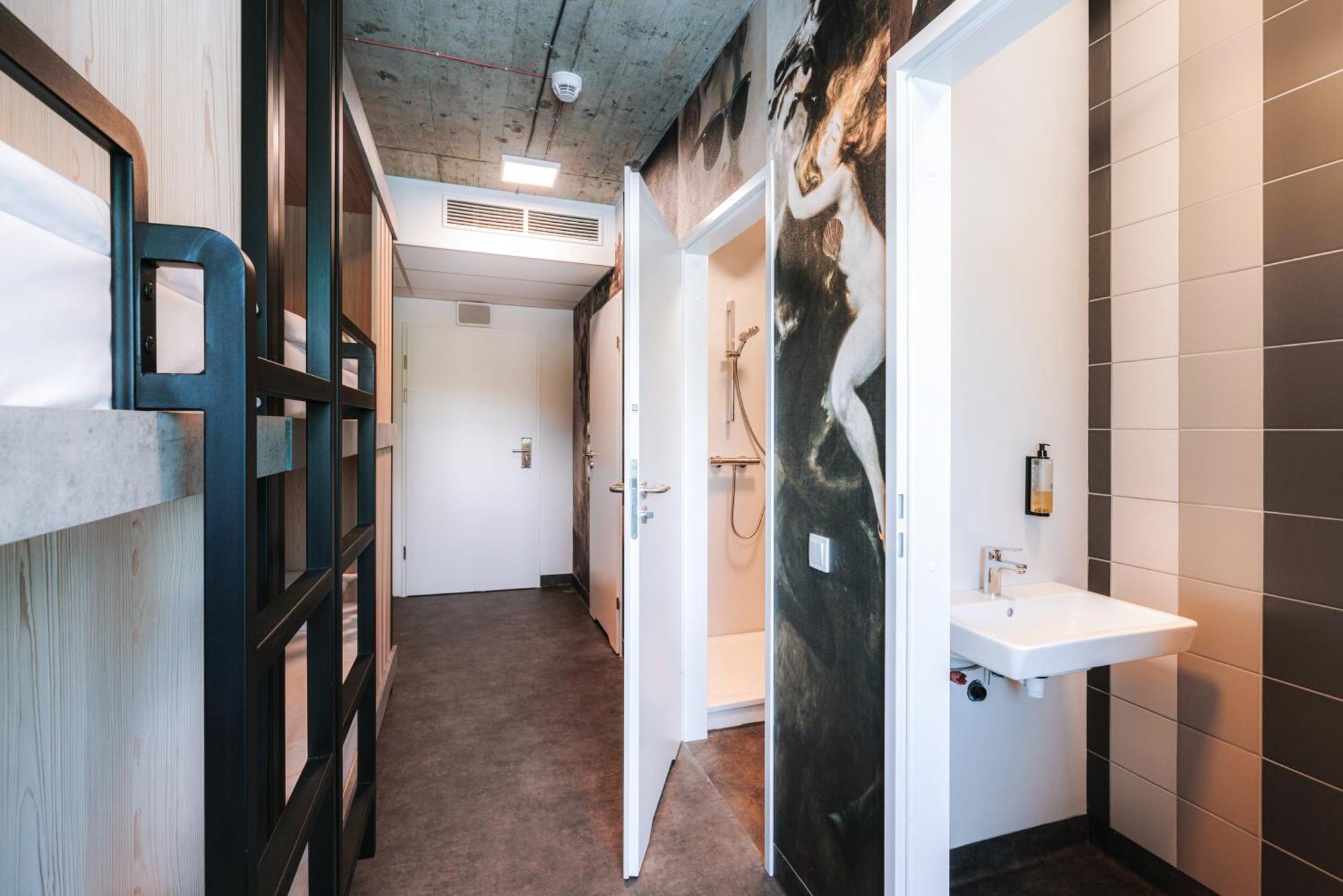 Easy One Premium Art Aparthotel Krakow Bagian luar foto
