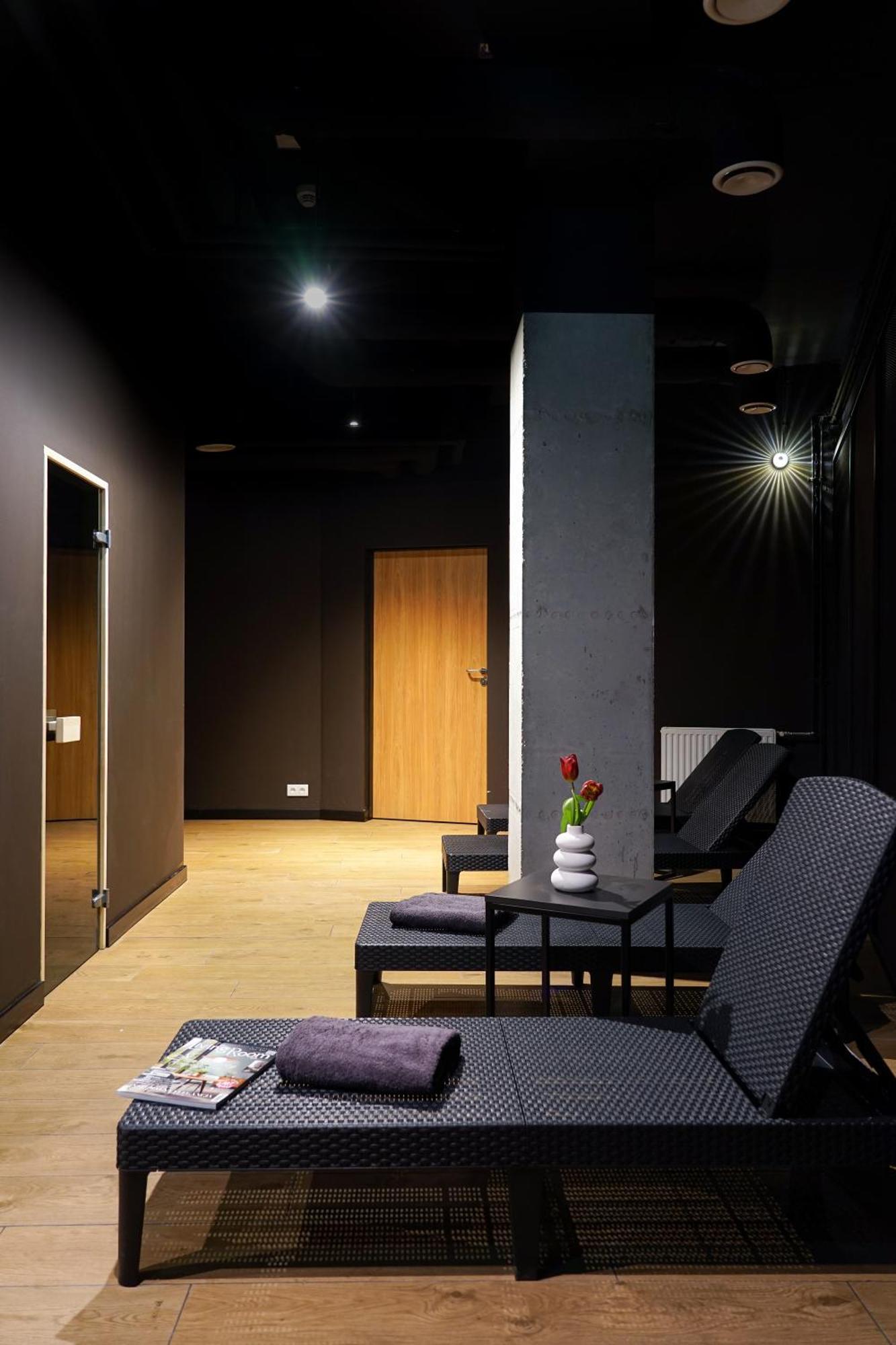 Easy One Premium Art Aparthotel Krakow Bagian luar foto
