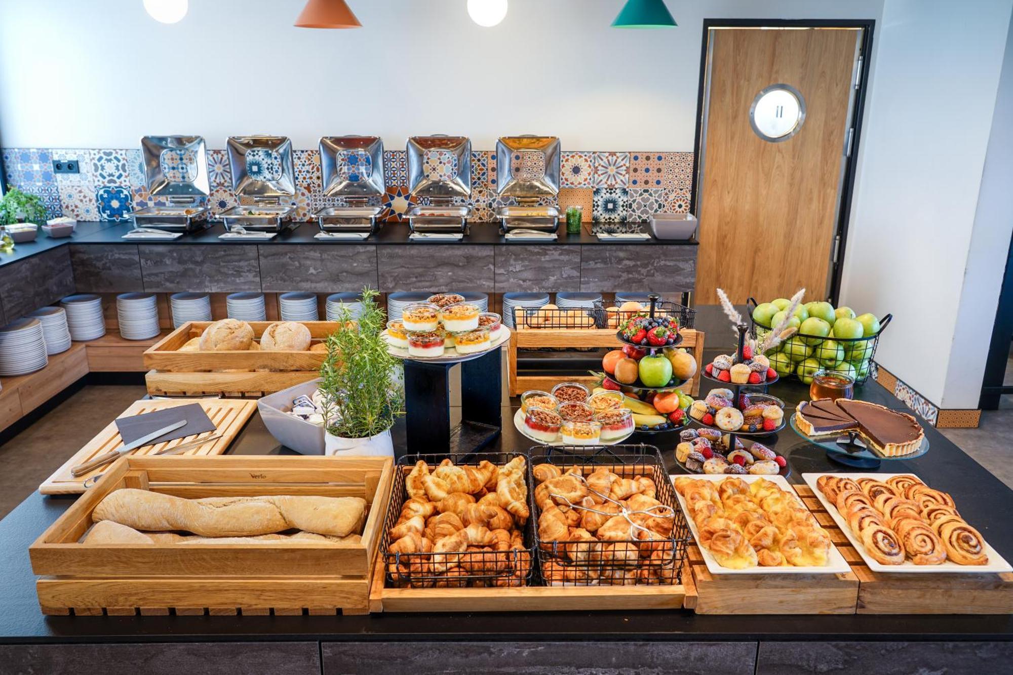 Easy One Premium Art Aparthotel Krakow Bagian luar foto